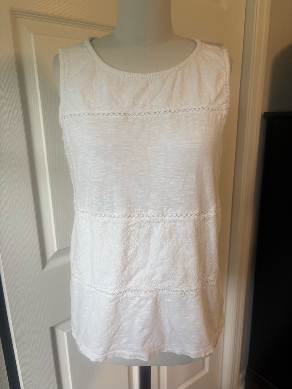 Talbots White Sleeveless Eyelet Panel Tank Top/Size S